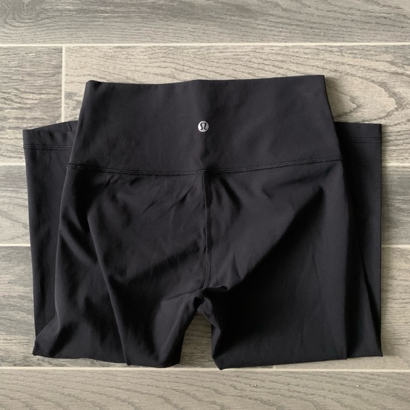 Lululemon Wunder Under Crop - Picture 2 of 5